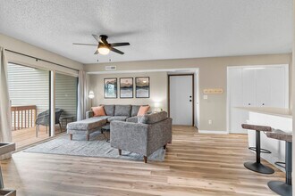 10 Zeller Crossing in North Liberty, IA - Building Photo - Building Photo
