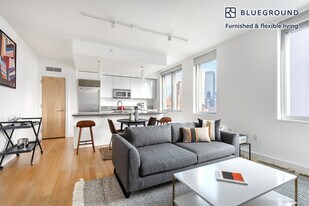 550 W 54th St in New York, NY - Building Photo