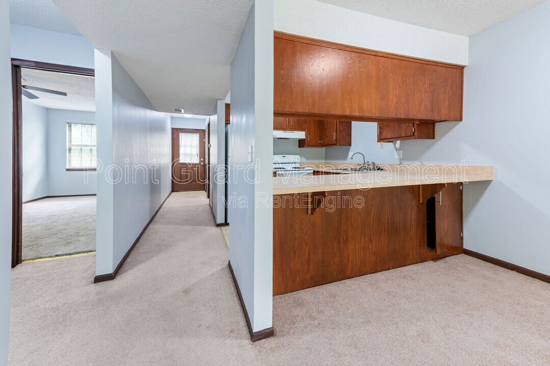 7101 N Chas Dr-Unit -D in Pleasant Valley, MO - Building Photo