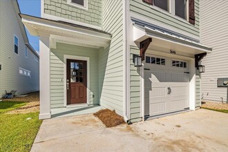 5646 Native Oak Dr in Tallahassee, FL - Foto de edificio - Building Photo
