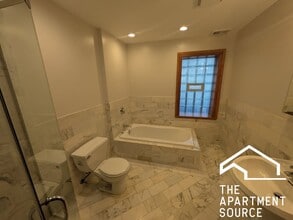 3242 W Wrightwood Ave, Unit Garden in Chicago, IL - Foto de edificio - Building Photo