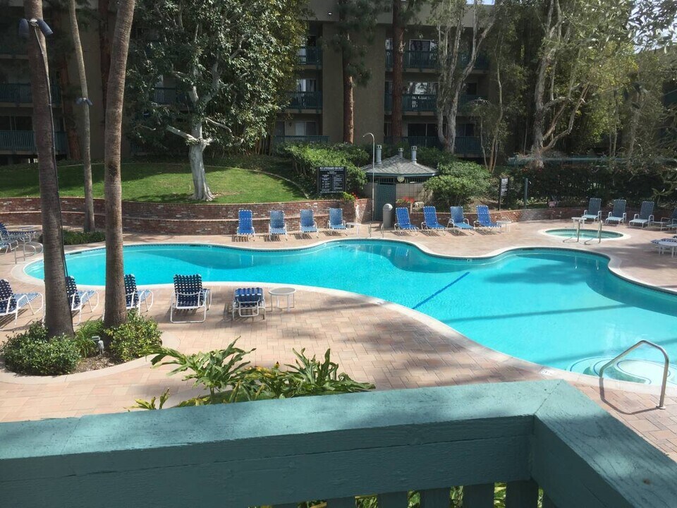 448 N Bellflower Blvd, Unit MK-PH in Long Beach, CA - Building Photo