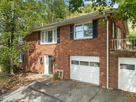 1447 Beverly Dr in Wheeling, WV - Building Photo