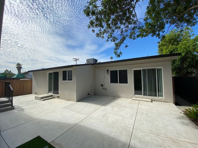 5407-5409 Baja Dr in San Diego, CA - Building Photo - Building Photo