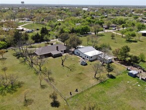 517 E Locust St in Nocona, TX - Building Photo - Building Photo