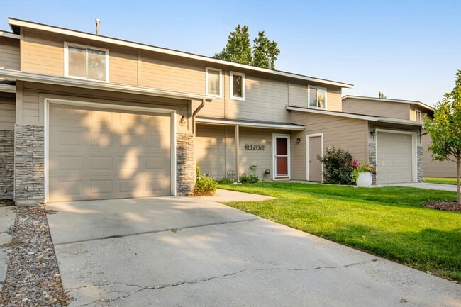 property at 2566 S Waterbury Ln