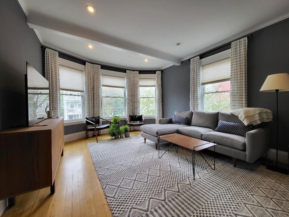 503 Huron Ave in Cambridge, MA - Building Photo