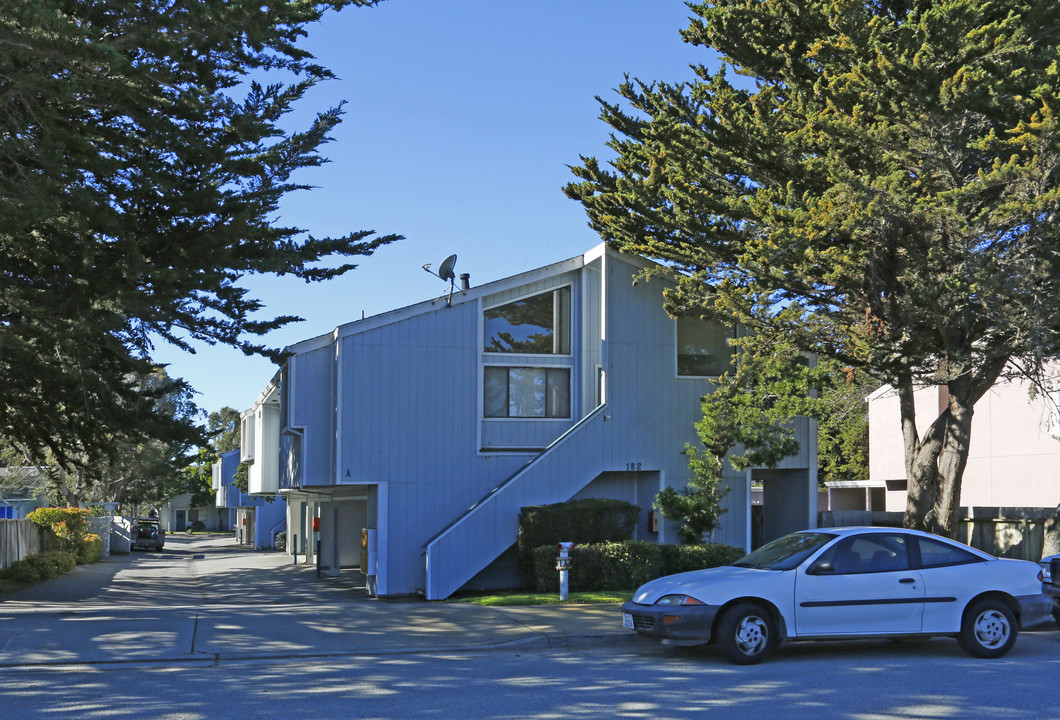 182 Paddon Pl in Marina, CA - Foto de edificio