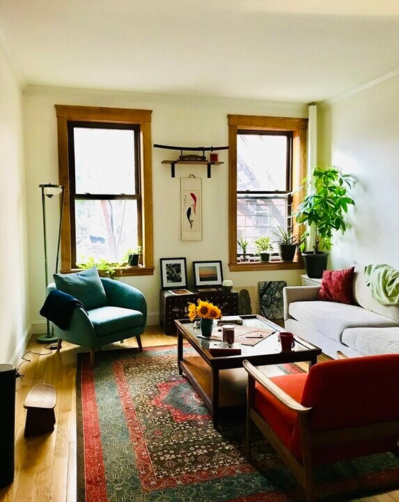 1064 Beacon St, Unit 3 in Brookline, MA - Building Photo