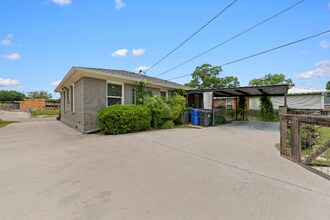 1113 N New Rd in Waco, TX - Foto de edificio - Building Photo