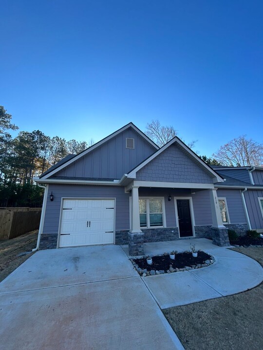 219 Oakwood Dr NW in Milledgeville, GA - Building Photo