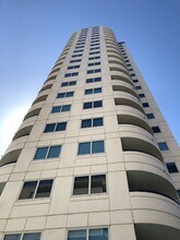 525 E Seaside Way in Long Beach, CA - Building Photo - Building Photo