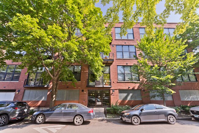property at 2210 W Wabansia Ave