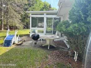 45 Yellowstone Dr in Toms River, NJ - Building Photo - Building Photo