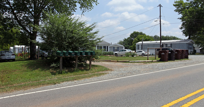 418 Us-70a Hwy in Hillsborough, NC - Building Photo - Building Photo