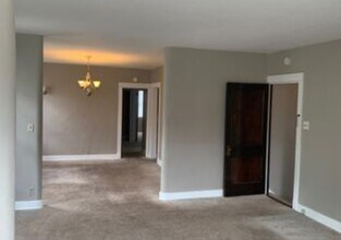 5666 Phillips Ave in Pittsburgh, PA - Building Photo - Building Photo