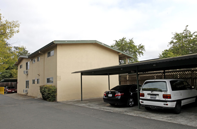 The Garden Apartments in Santa Rosa, CA - Foto de edificio - Building Photo