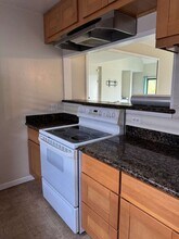 7 Embarcadero W, Unit 306 in Oakland, CA - Building Photo - Building Photo