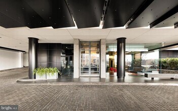 3303 Water St NW in Washington, DC - Foto de edificio - Building Photo