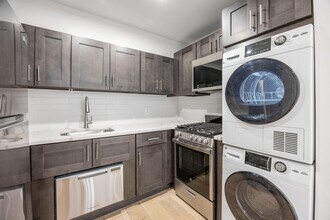 102-10 Queens Blvd in Queens, NY - Building Photo - Building Photo