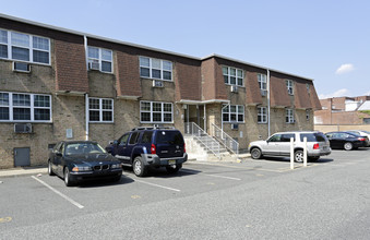 River Drive Village Apartments in Garfield, NJ - Building Photo - Building Photo