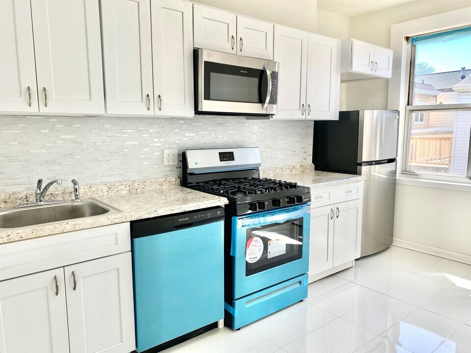 247 Clendenny Ave in Jersey City, NJ - Building Photo