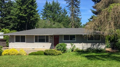 22120 S Leslie Ave in Beavercreek, OR - Building Photo - Building Photo