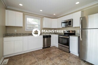 303 New Christman Ln in Louisville, KY - Building Photo - Building Photo