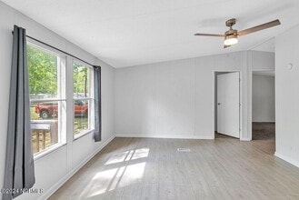529 Greenwood Rd in Richlands, NC - Building Photo - Building Photo