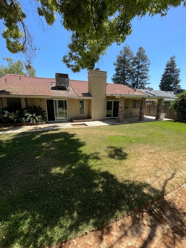 6227 N Lodi Ave in Fresno, CA - Building Photo - Building Photo