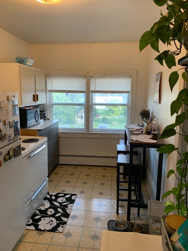 114 N Main St, Unit 2 Bed Upper