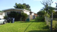 12029 SW 215th St in Miami, FL - Foto de edificio - Building Photo