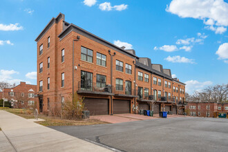 Veitch Place in Arlington, VA - Foto de edificio - Building Photo