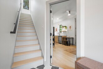 530 Continental Dr in Nashville, TN - Foto de edificio - Building Photo