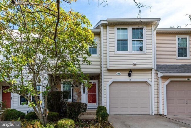 145 Windham Ct in Princeton, NJ - Foto de edificio - Building Photo