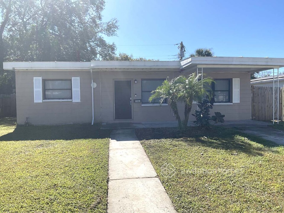 5582 96th Ave N in Pinellas Park, FL - Foto de edificio