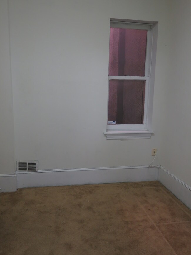 1201-1211 Locust St in Philadelphia, PA - Building Photo - Interior Photo