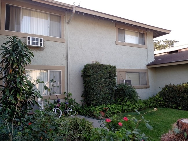 3176 E Orangethorpe Ave in Anaheim, CA - Building Photo - Building Photo