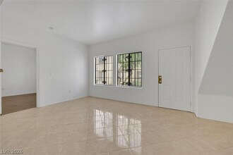 2171 Hussium Hills St in Las Vegas, NV - Foto de edificio - Building Photo