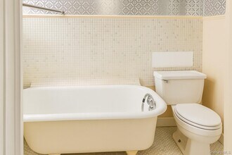 47-18 39th Pl in Queens, NY - Building Photo - Building Photo