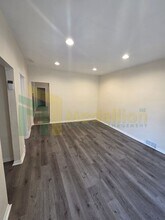 8231 S Saginaw Ave in Chicago, IL - Building Photo - Building Photo