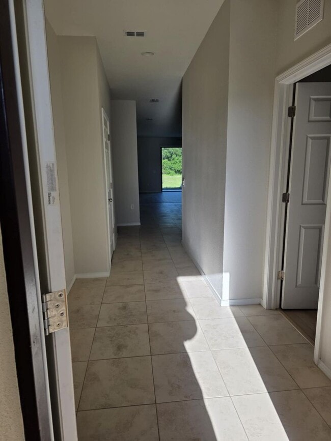 942 Scarlet Plume Ln in Brooksville, FL - Building Photo - Building Photo