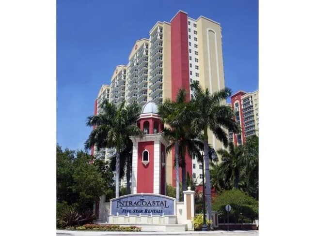 16900 N Bay Rd in Sunny Isles Beach, FL - Building Photo - Building Photo