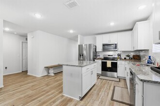 10101 Newtown Dr in Crowley, TX - Building Photo - Building Photo