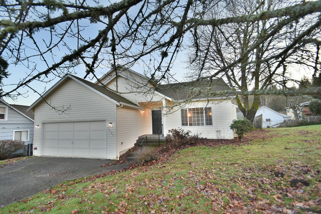 5405 NE 194th Pl in Lake Forest Park, WA - Building Photo