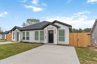 9005 Nyssa St in Houston, TX - Building Photo - Building Photo