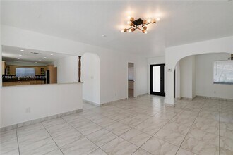 9200 SW 62nd St in Miami, FL - Building Photo - Building Photo
