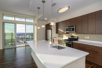 1 Hbr Pt Rd in Stamford, CT - Building Photo - Building Photo