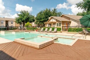 515 S Bender Ave in Humble, TX - Building Photo