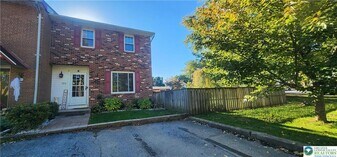 7616 Buttercup Rd in Macungie, PA - Building Photo